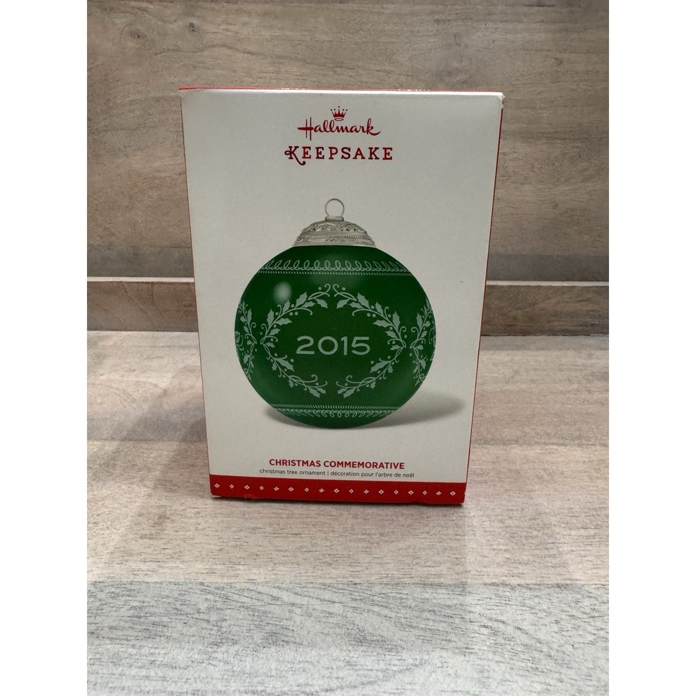 HALLMARK 2015 CHRISTMAS COMMEMORATIVE GLASS SERIES BULB ORNAMENT